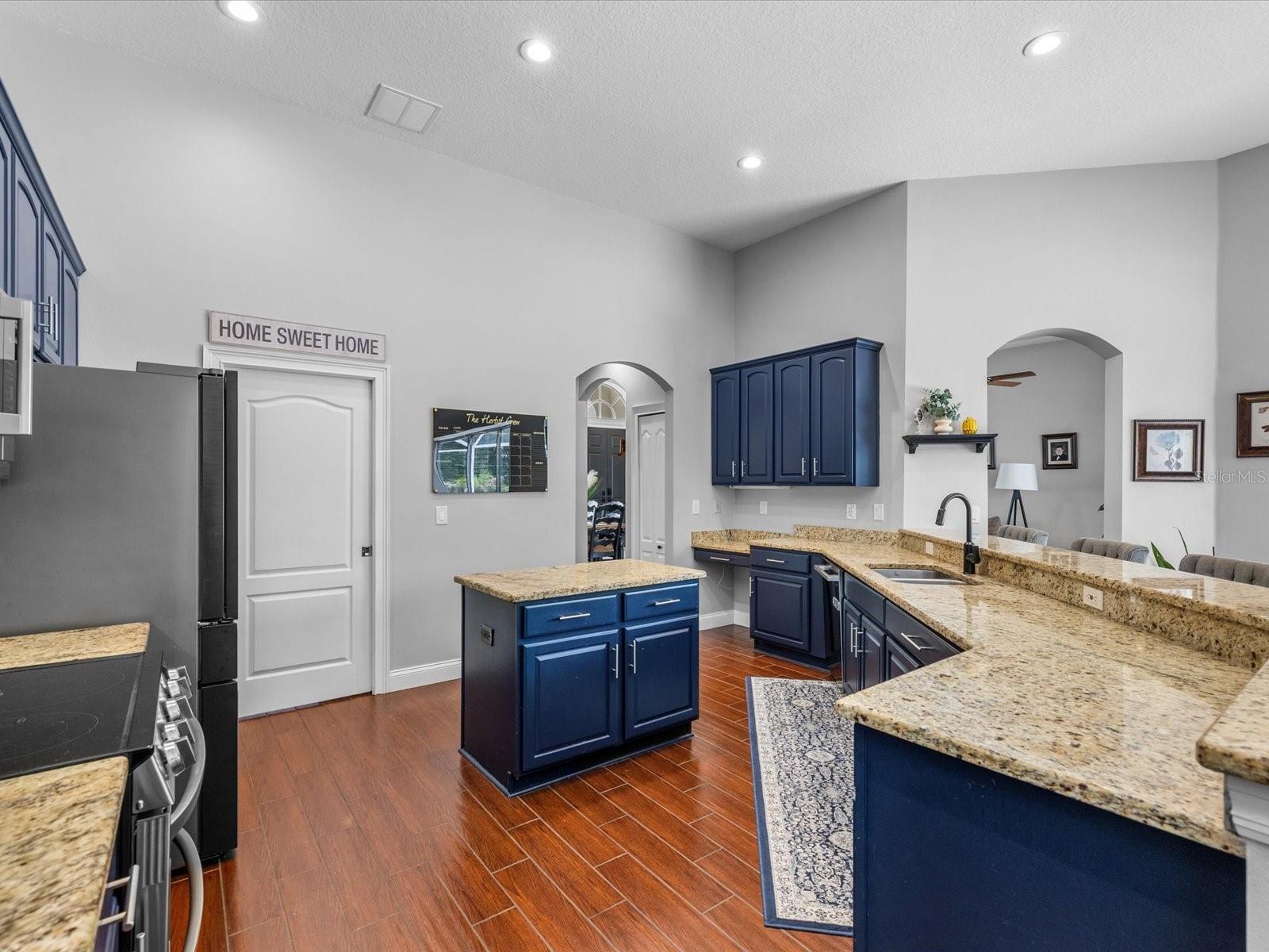 19119 LARCHMONT DR