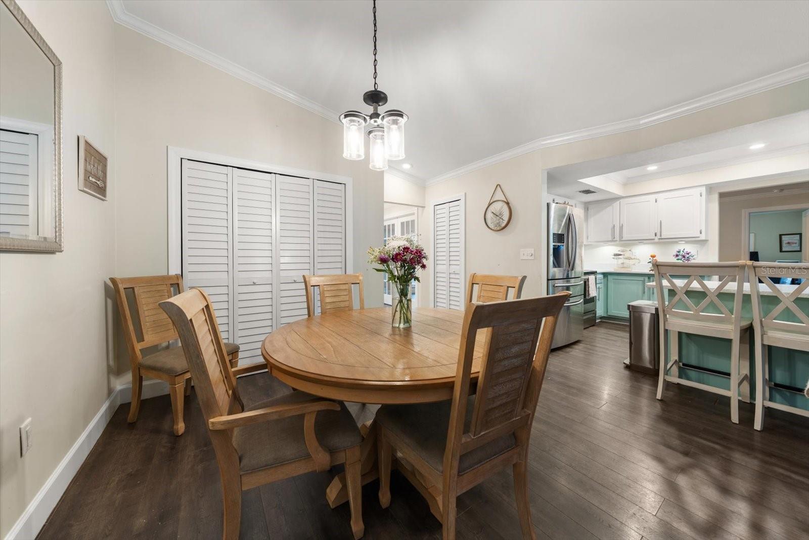 521 MERAVAN DR