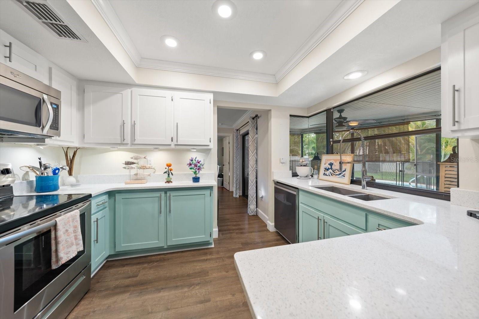 521 MERAVAN DR