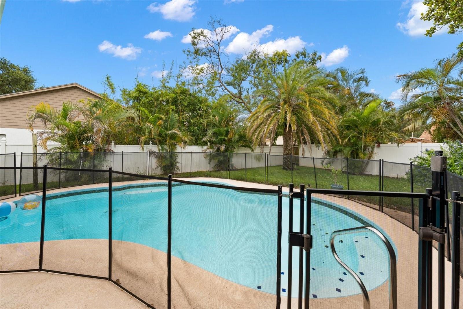 521 MERAVAN DR