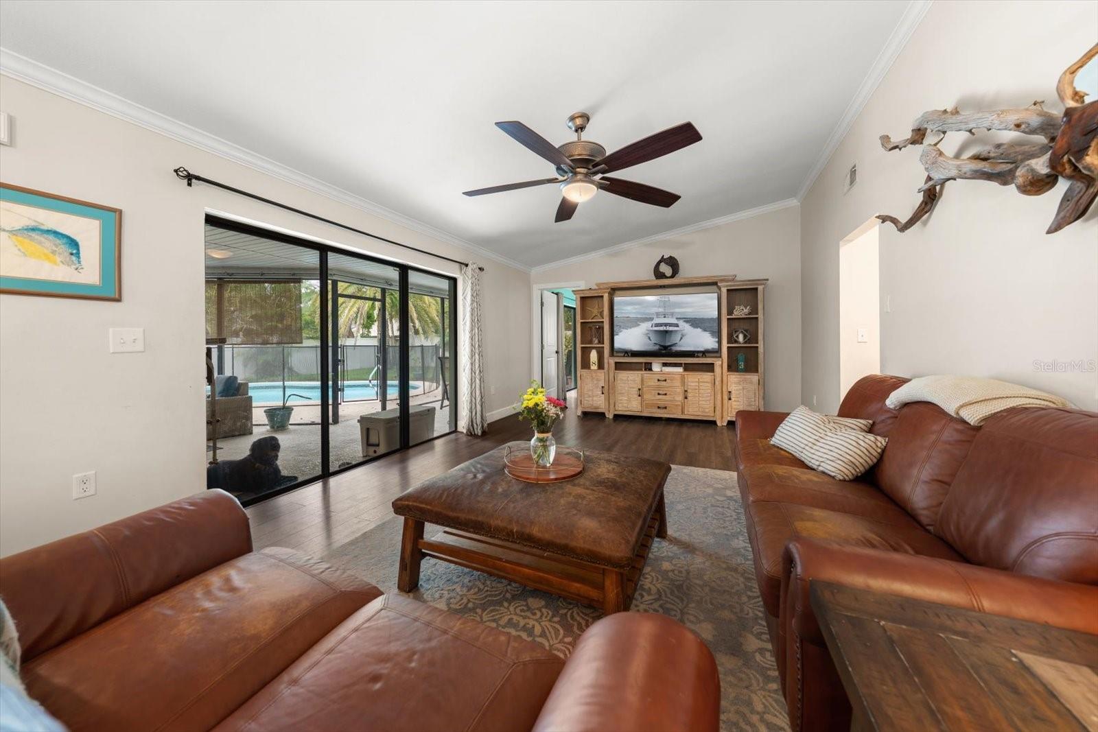 521 MERAVAN DR