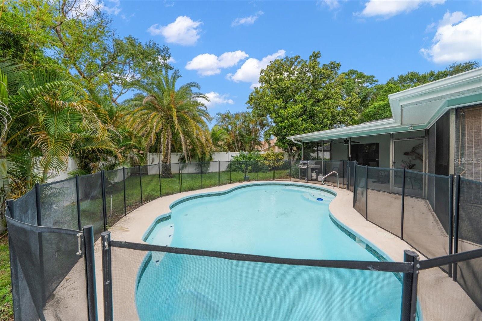 521 MERAVAN DR