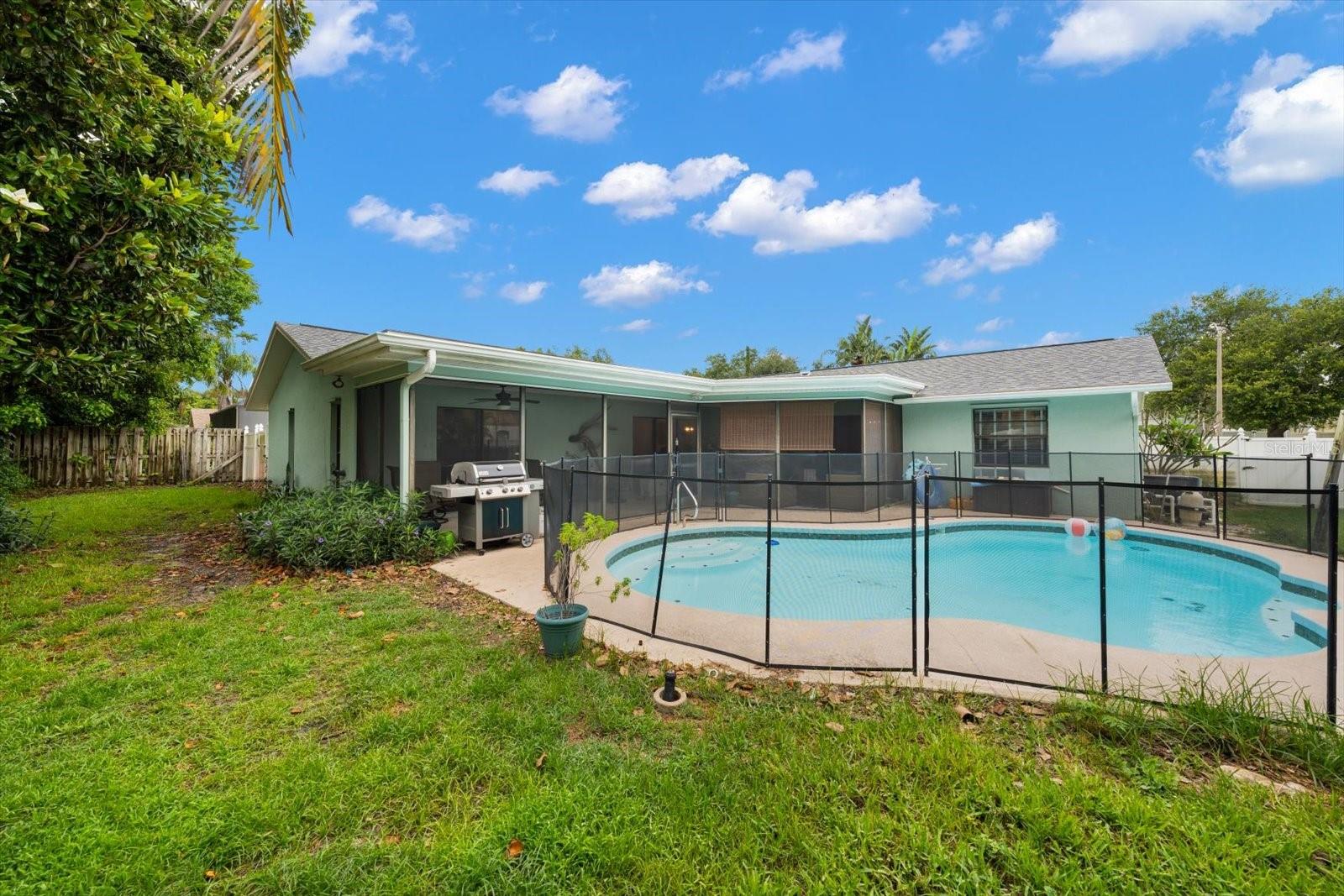 521 MERAVAN DR