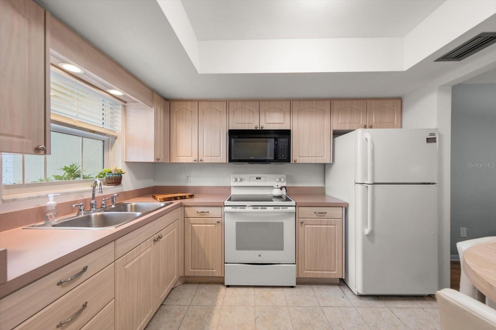 1668 S LAKE AVE #2
