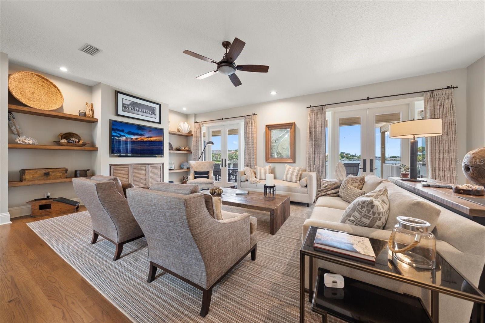 226 POINCIANA LN