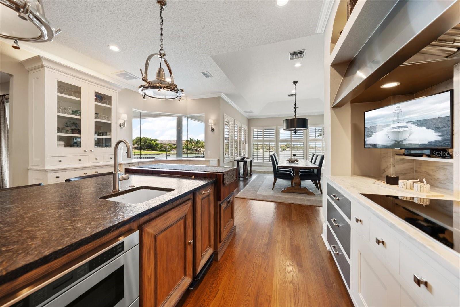 226 POINCIANA LN