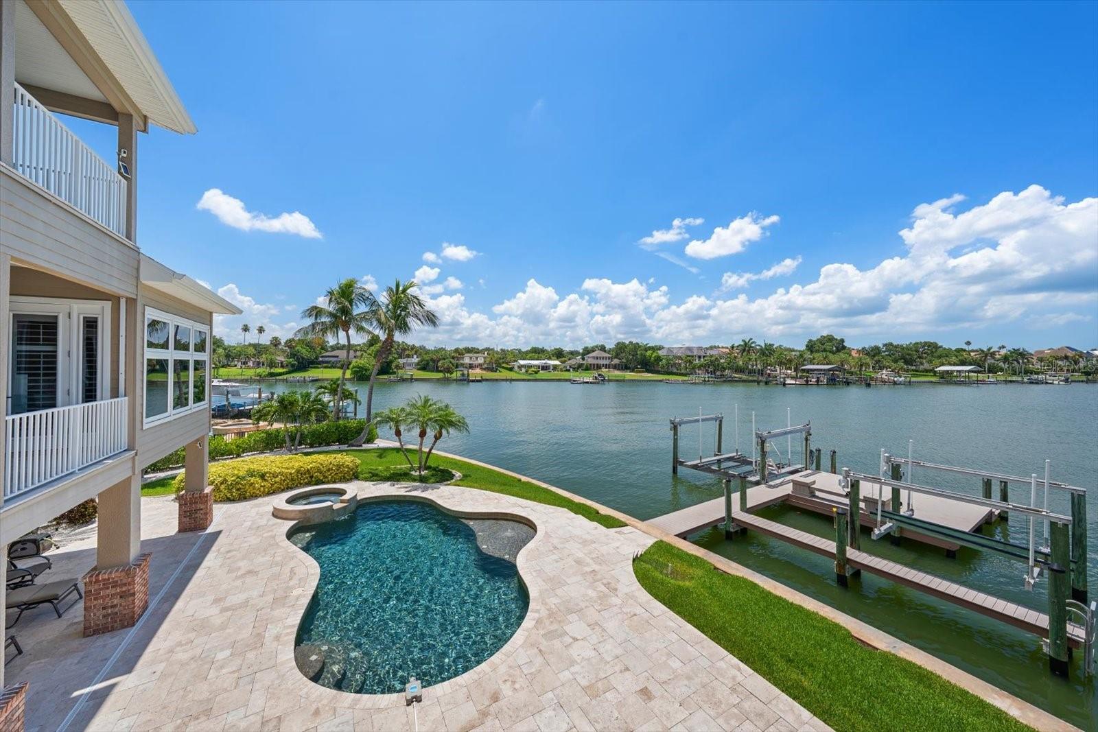 226 POINCIANA LN