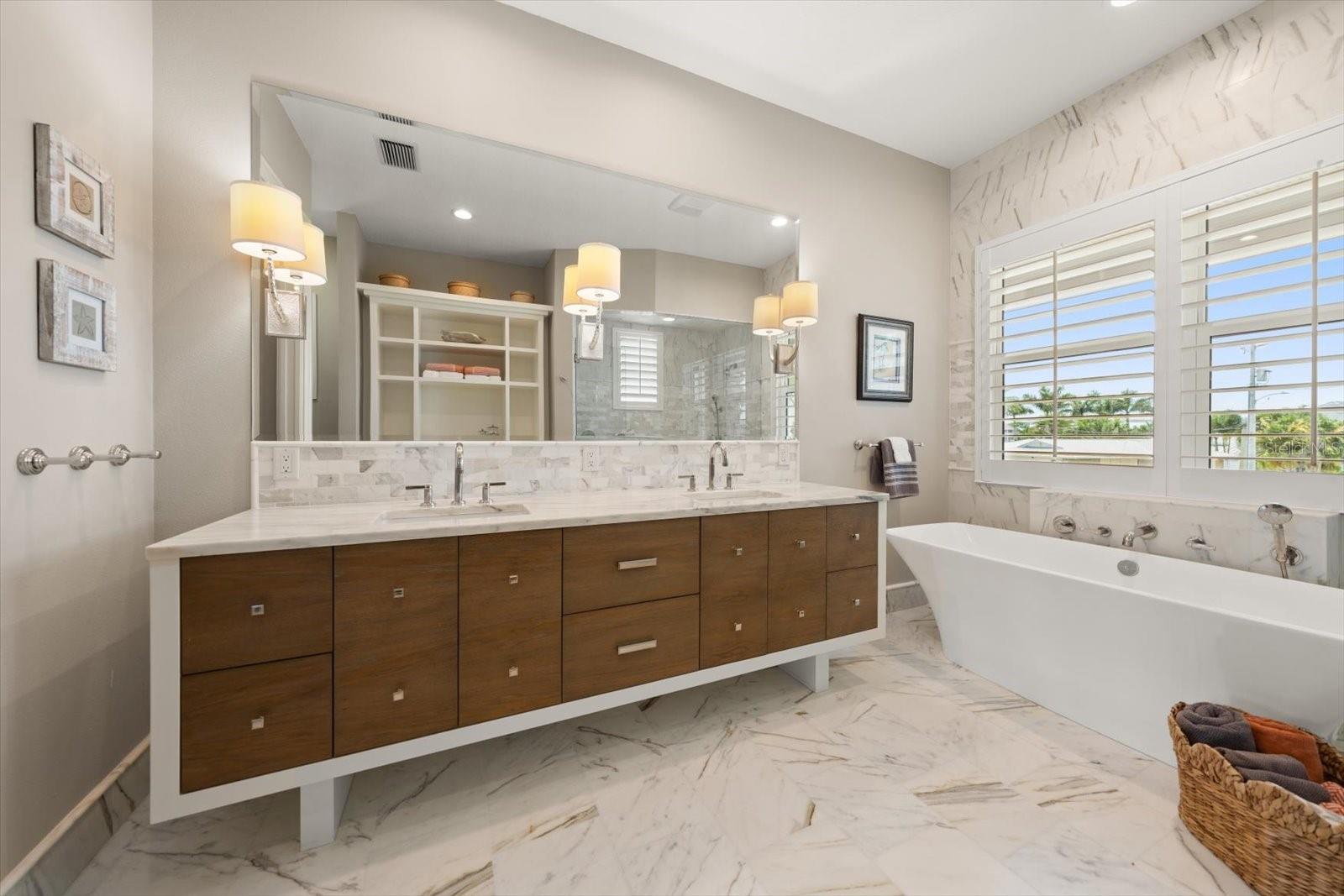 226 POINCIANA LN