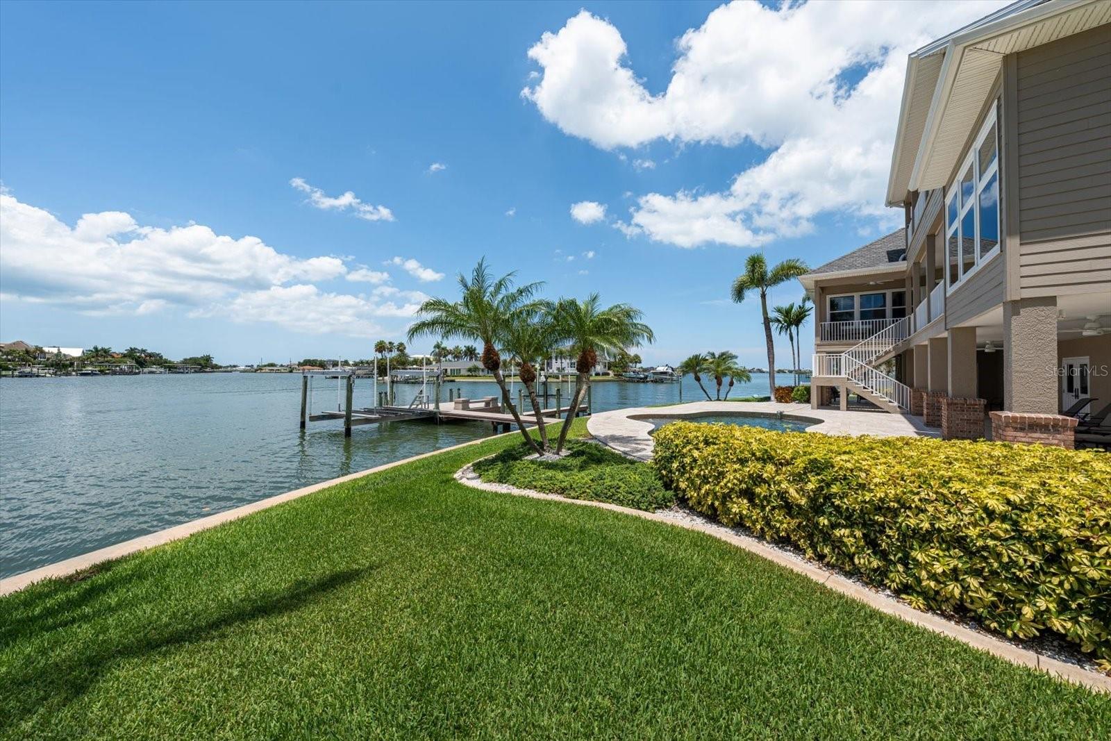226 POINCIANA LN