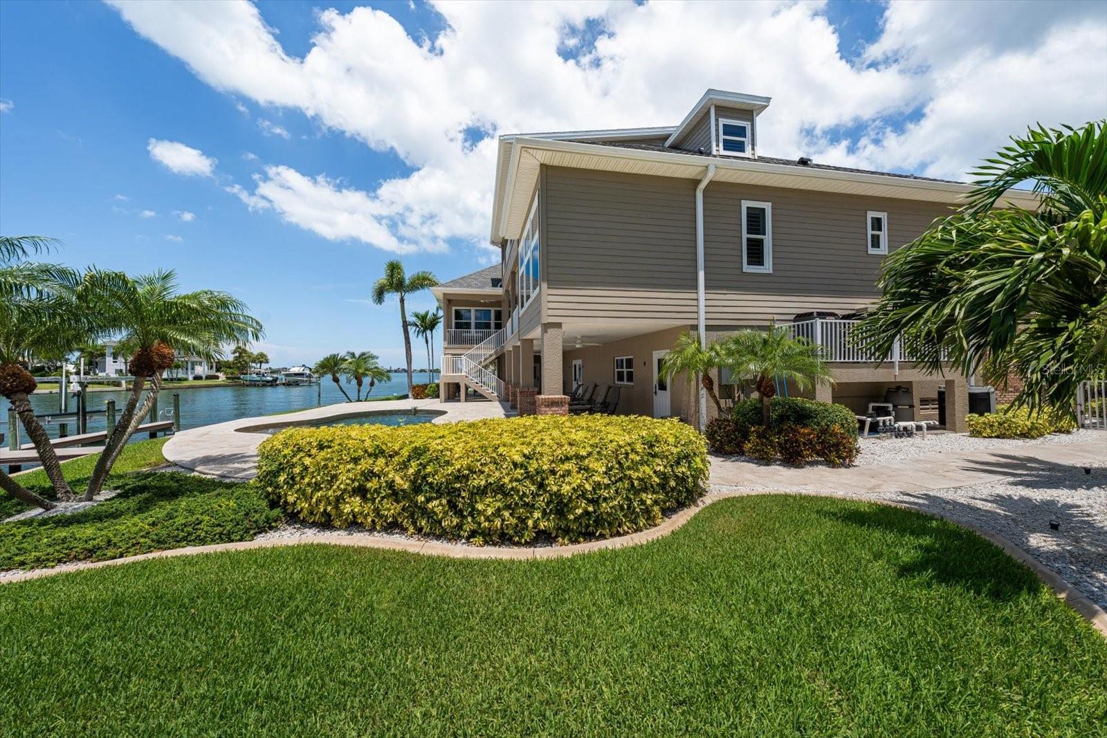 226 POINCIANA LN