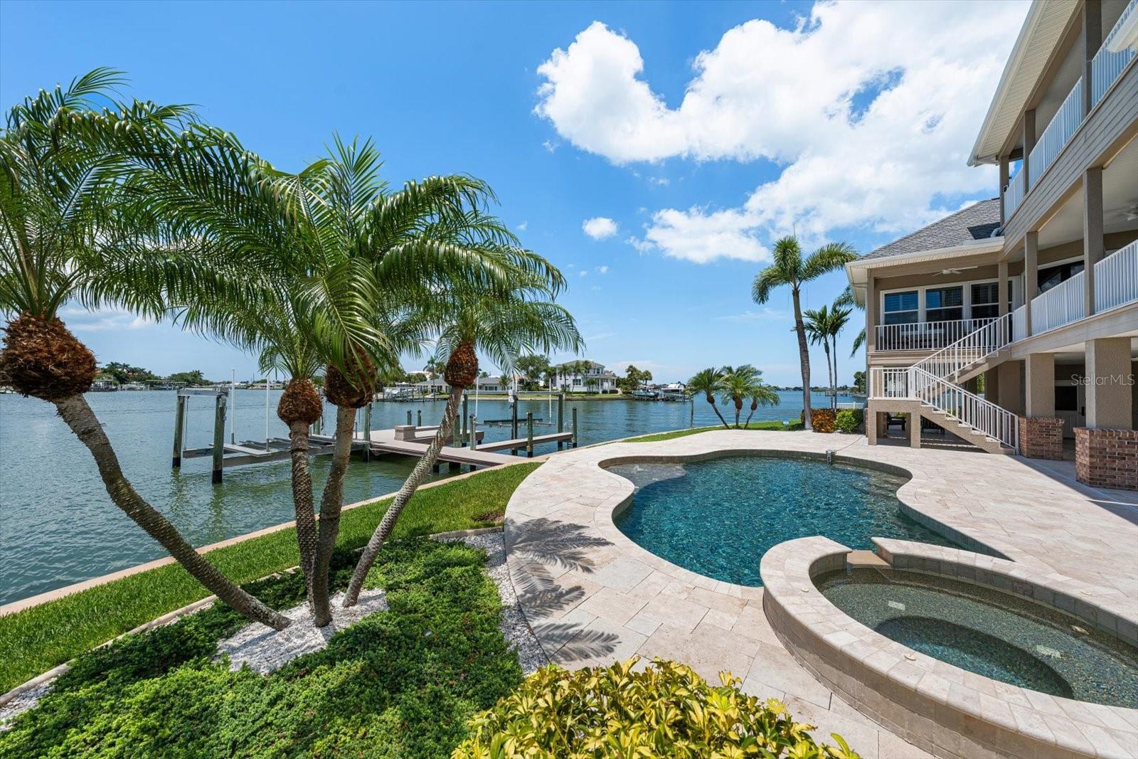 226 POINCIANA LN