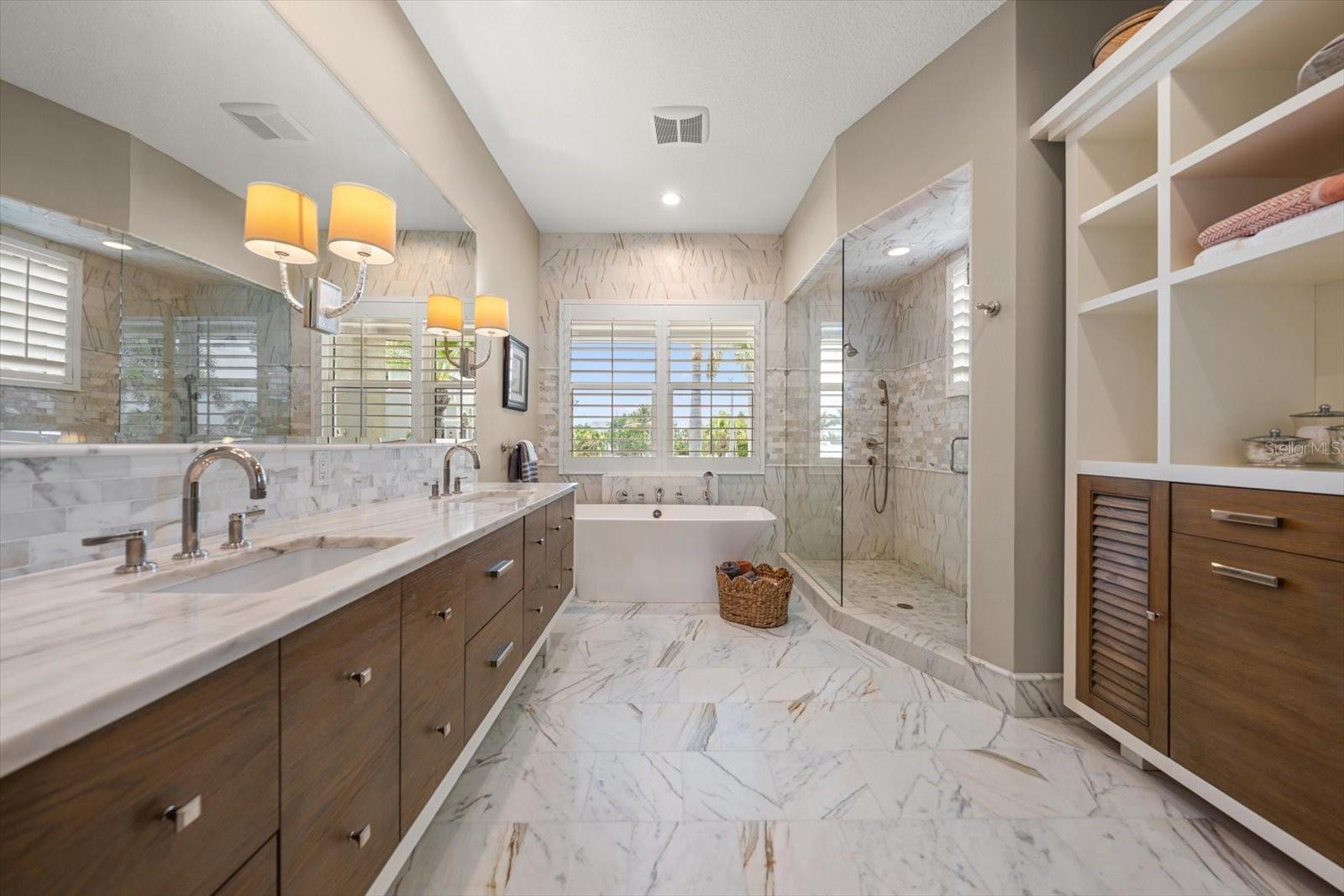 226 POINCIANA LN