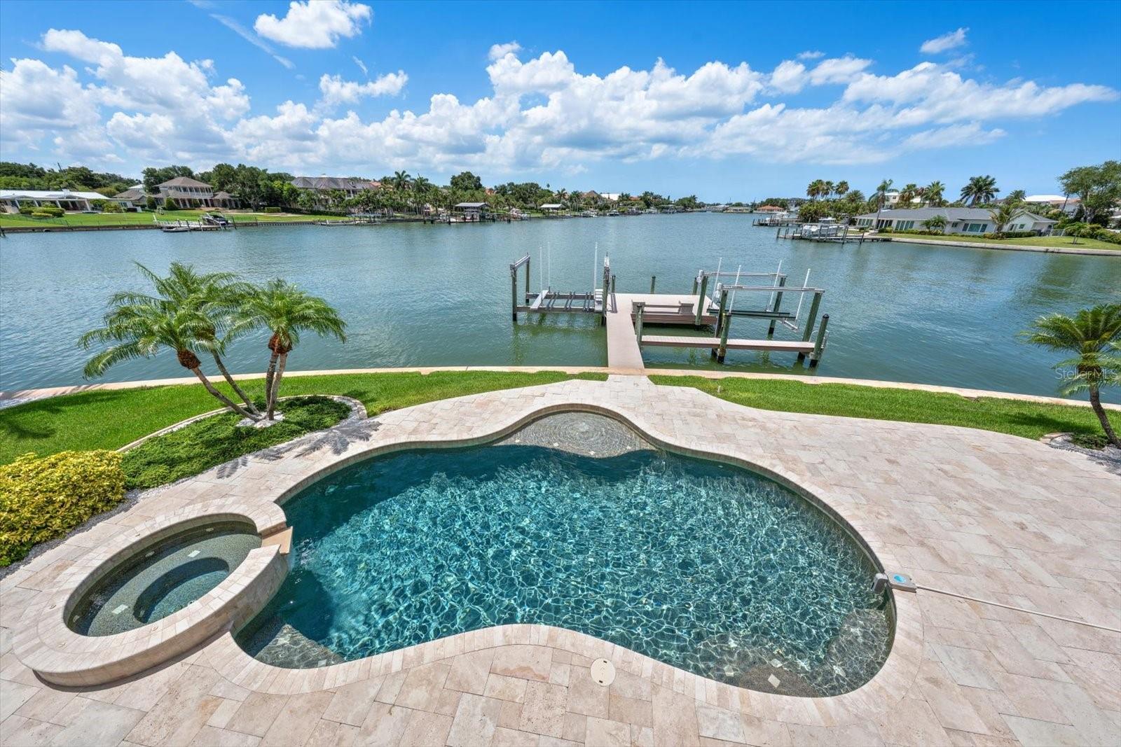 226 POINCIANA LN
