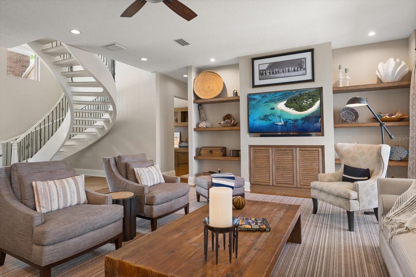 226 POINCIANA LN
