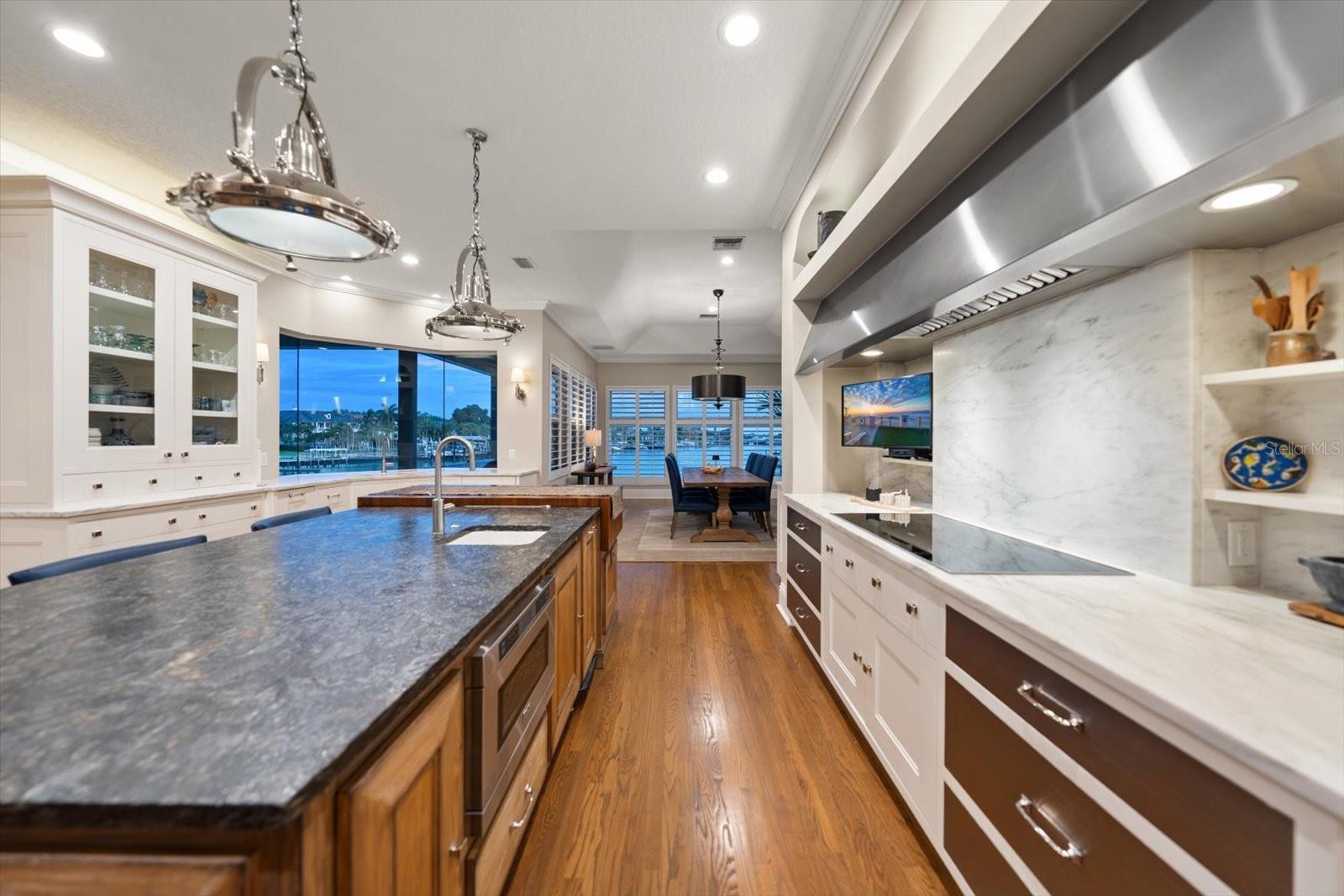 226 POINCIANA LN