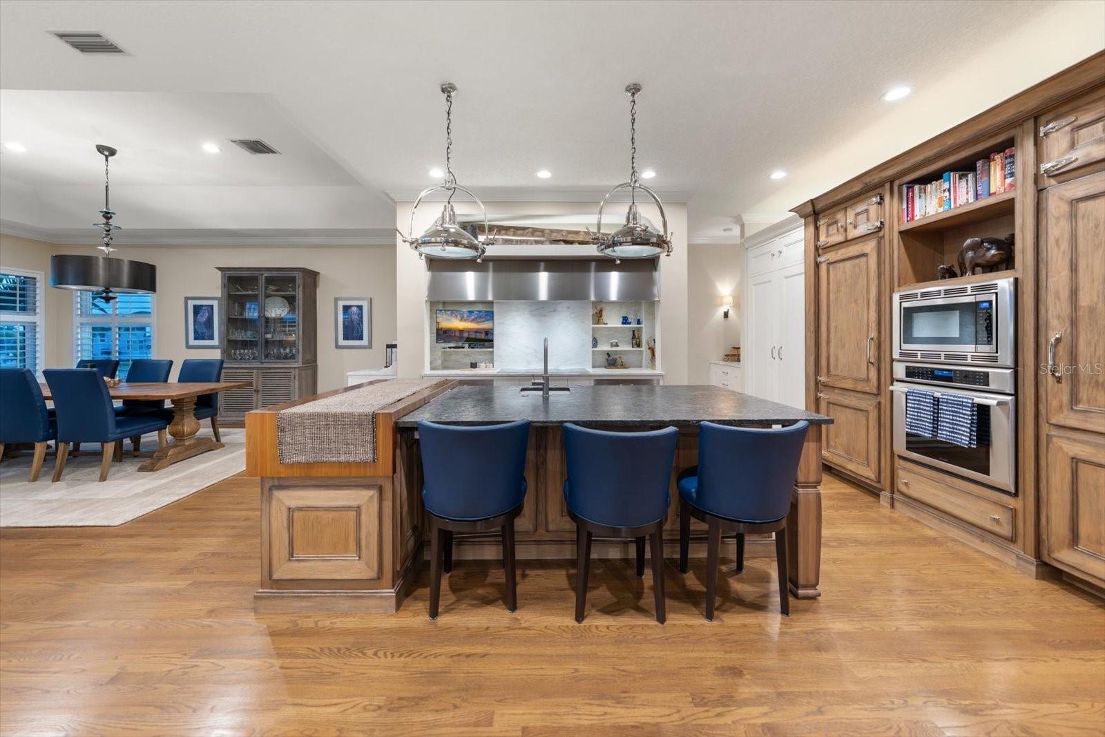 226 POINCIANA LN