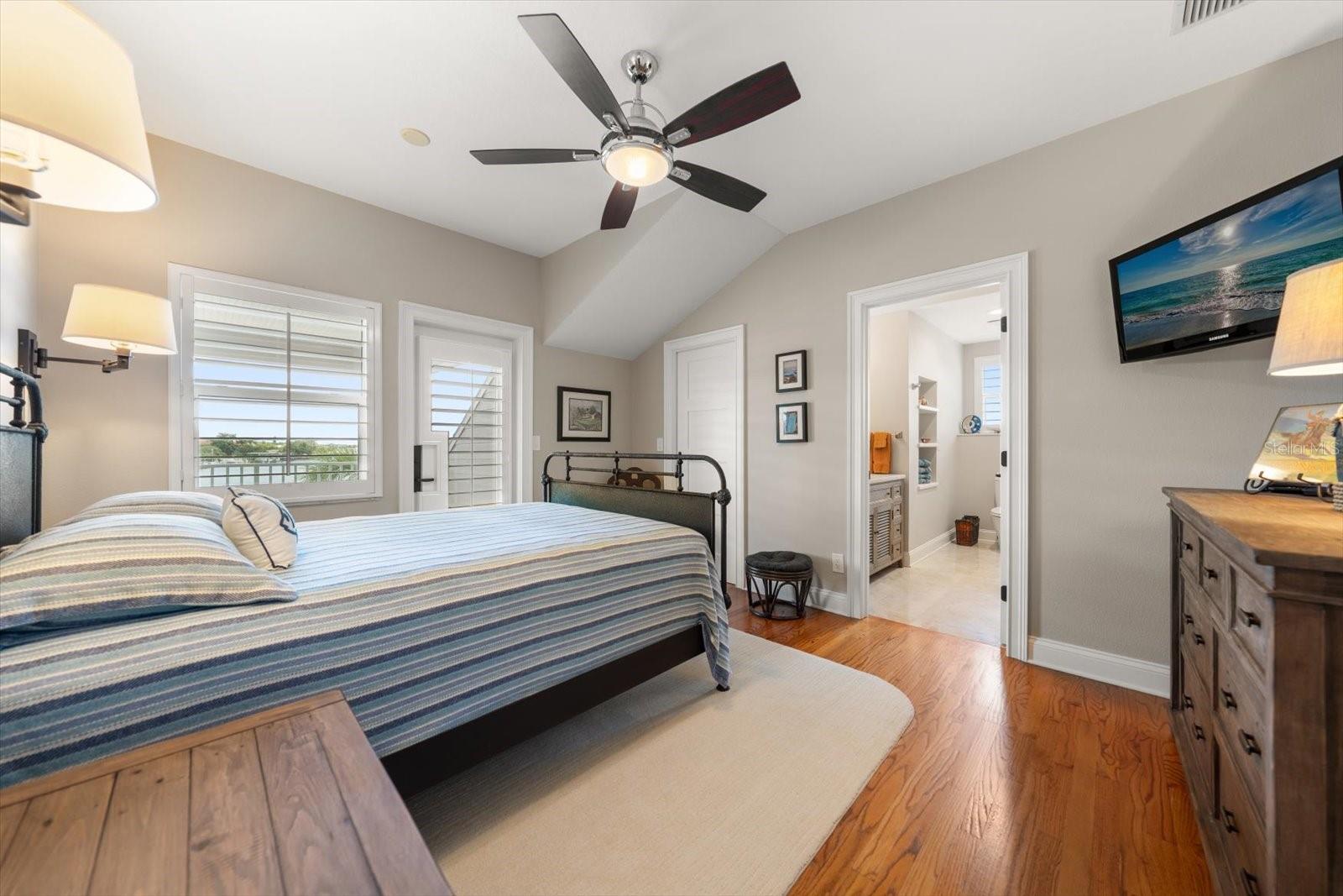 226 POINCIANA LN