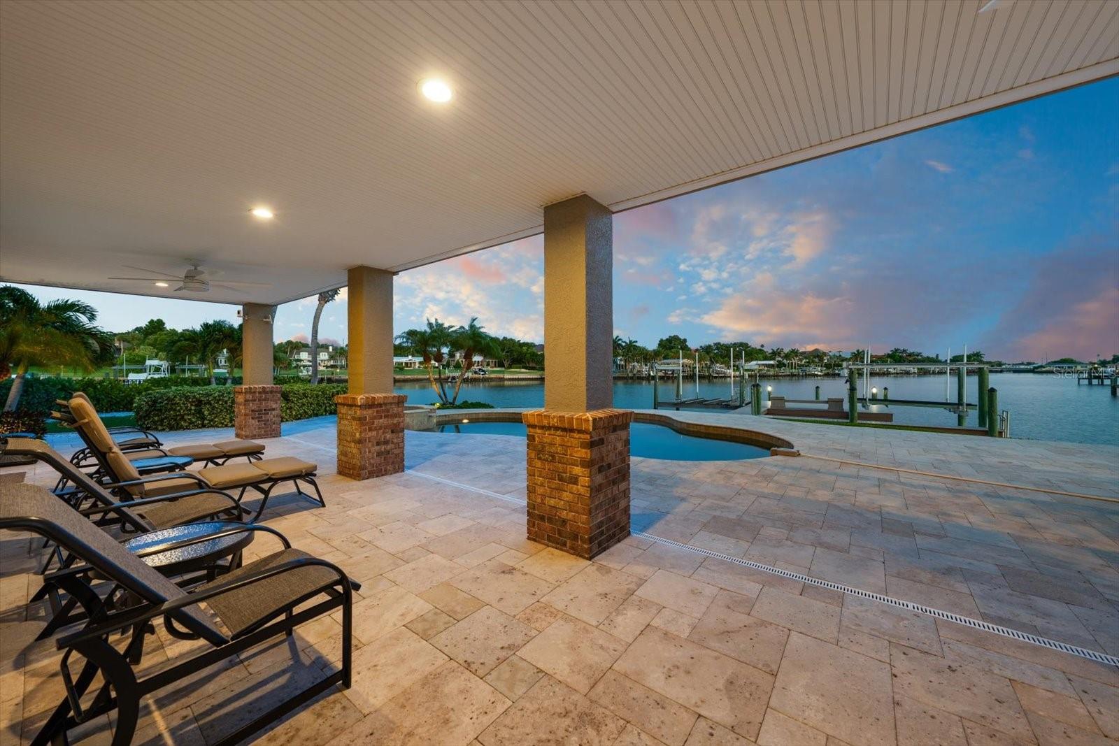 226 POINCIANA LN