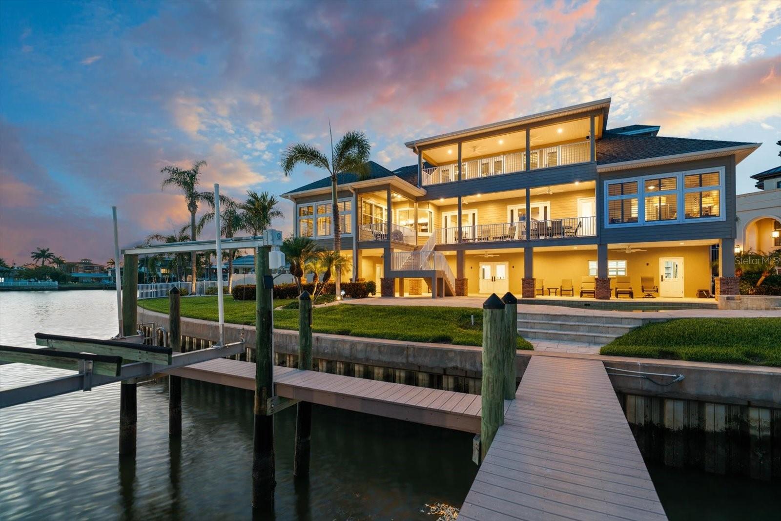 226 POINCIANA LN