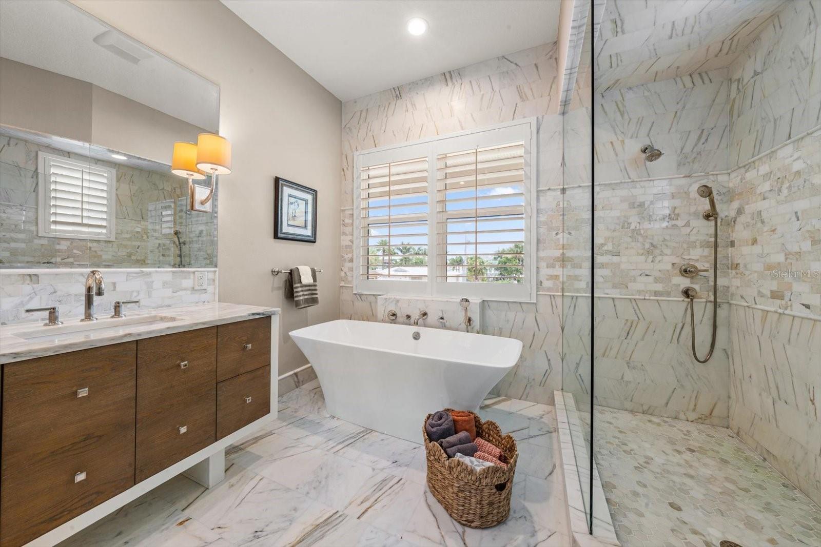 226 POINCIANA LN