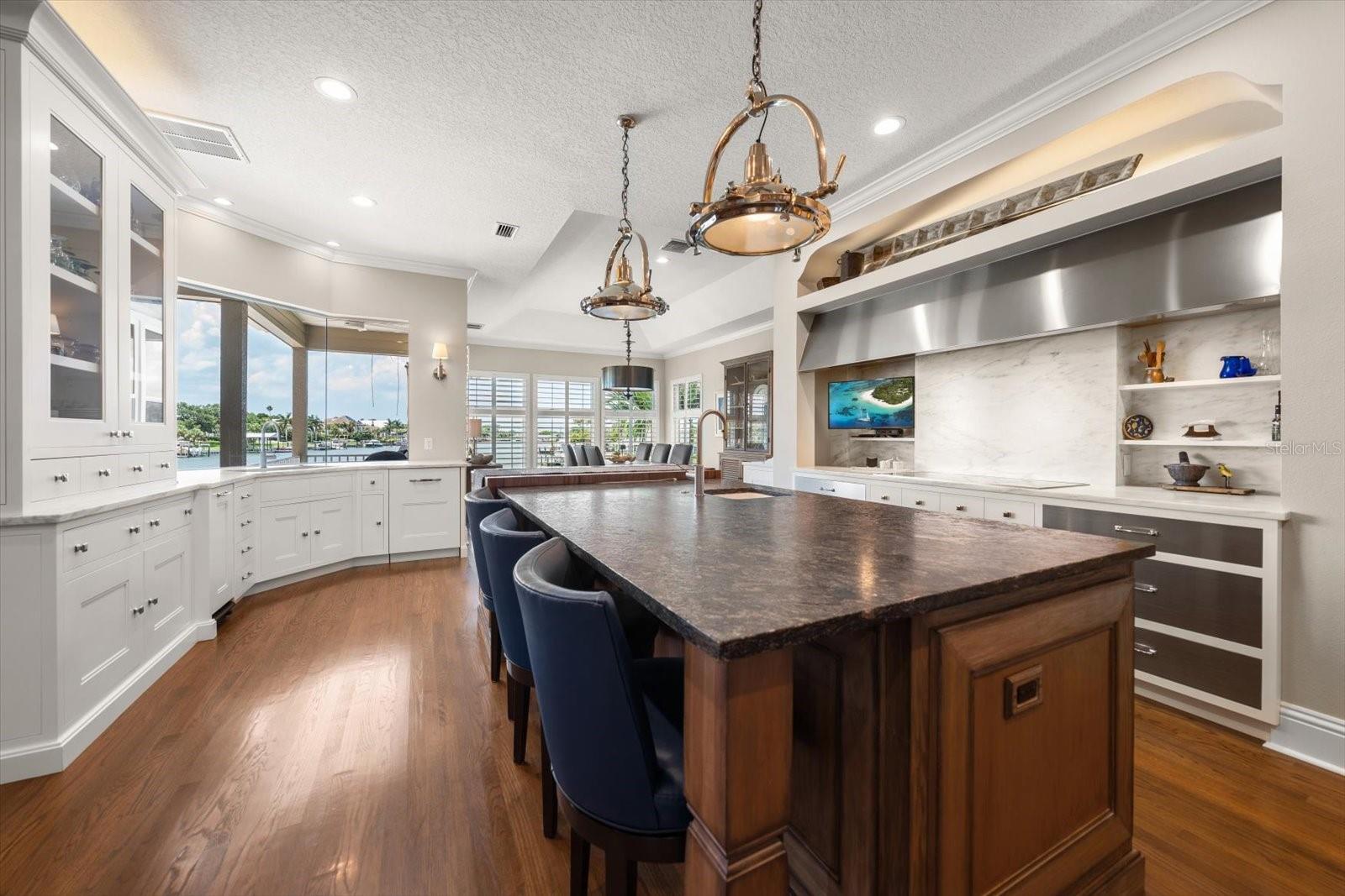 226 POINCIANA LN