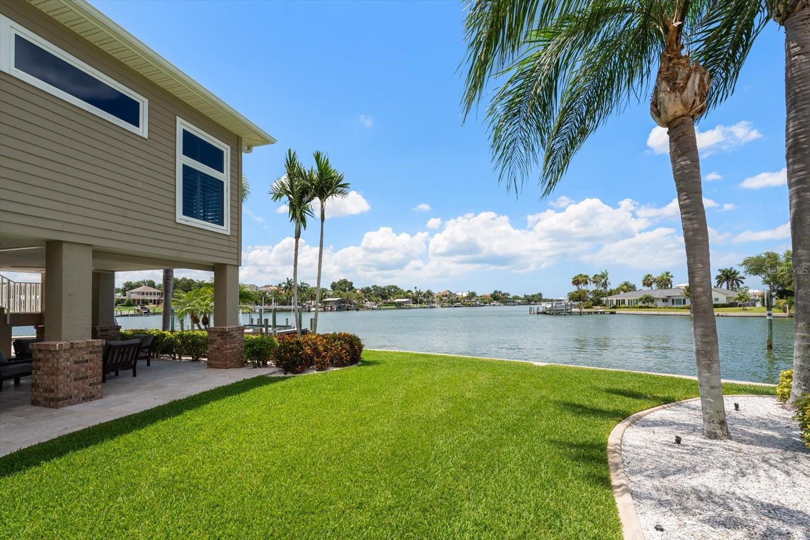 226 POINCIANA LN