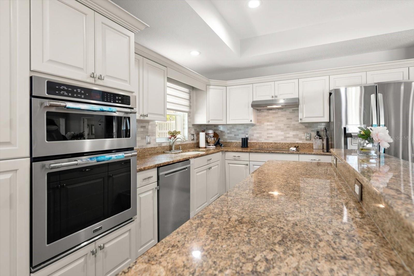 2218 DONATO DR