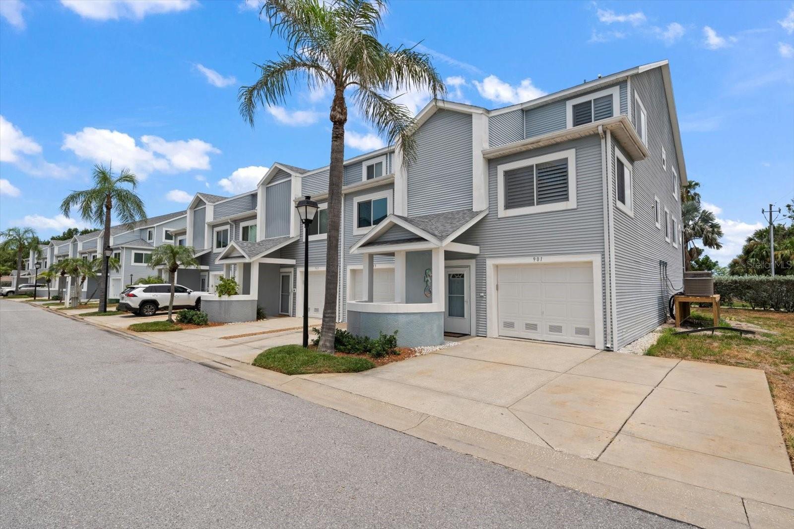 901 HARBOUR HOUSE DR