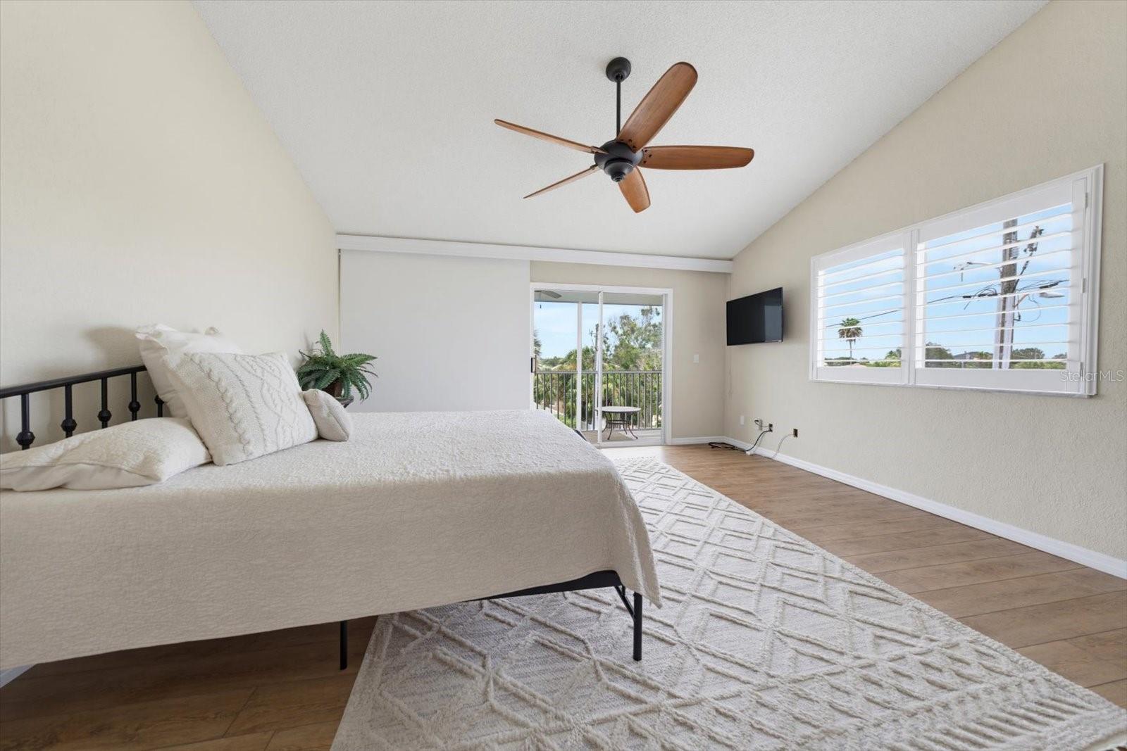 901 HARBOUR HOUSE DR