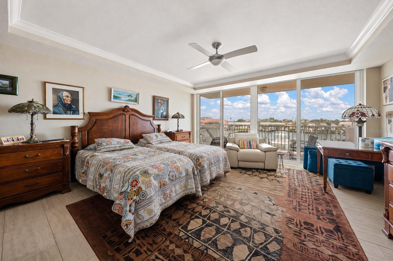 223 ISLAND WAY #2E