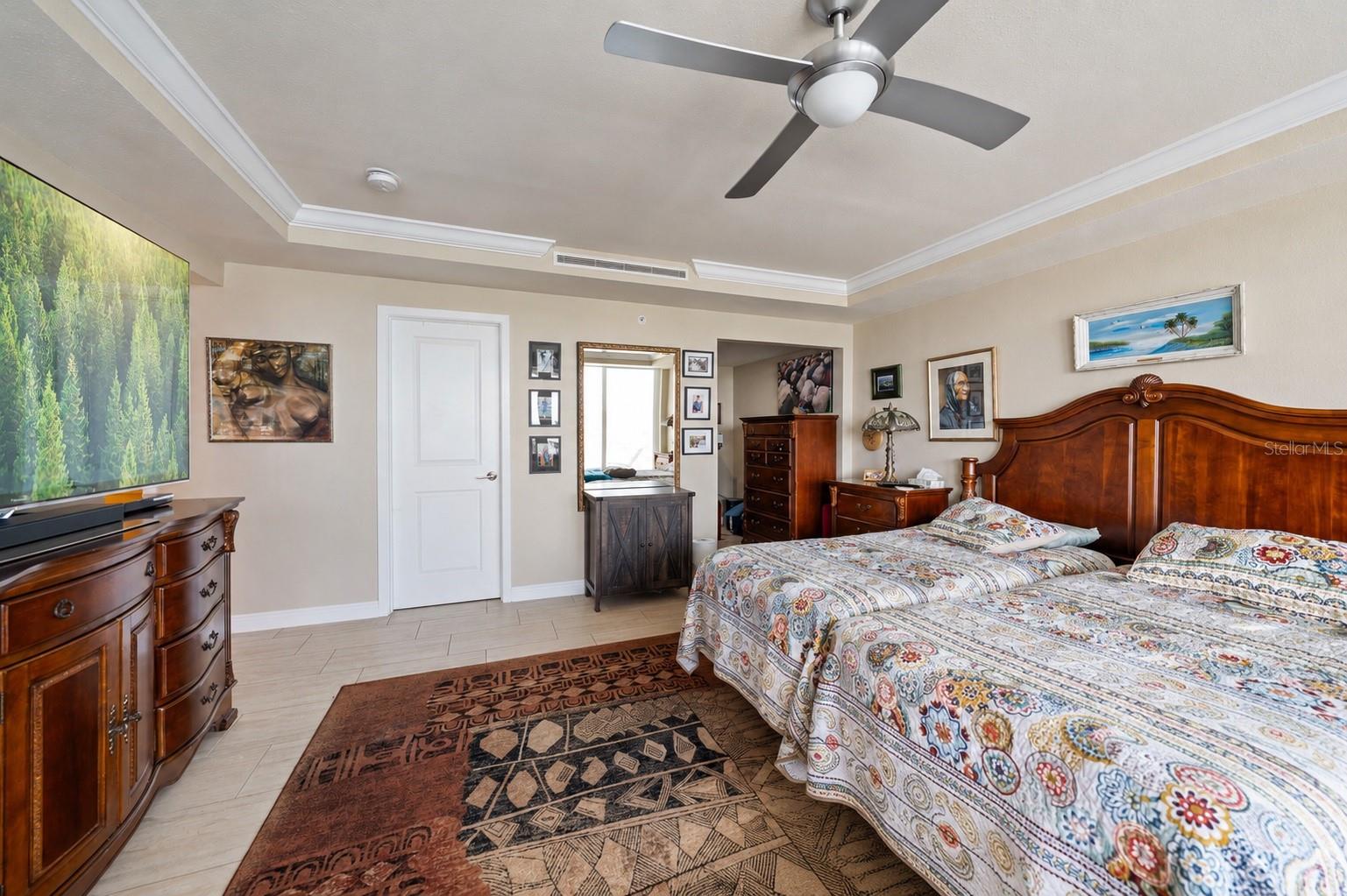 223 ISLAND WAY #2E