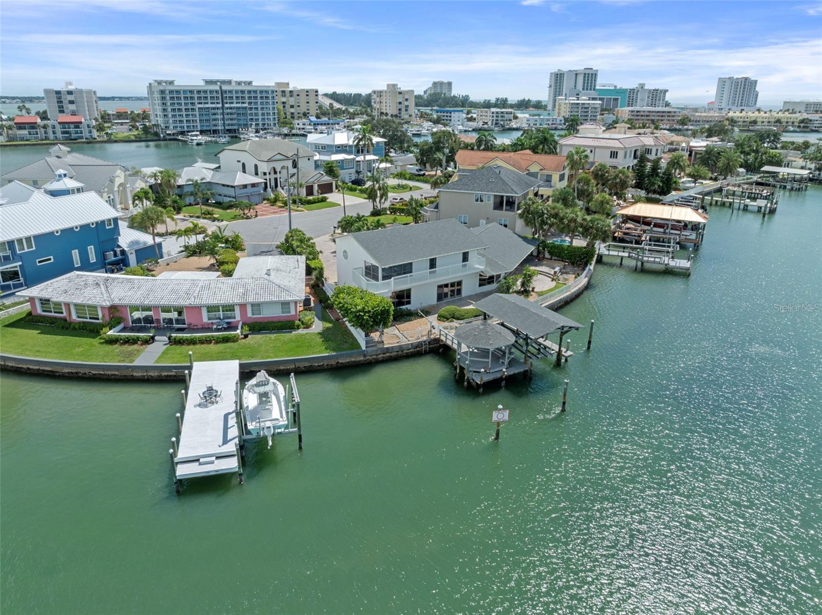 290 BAYSIDE DR