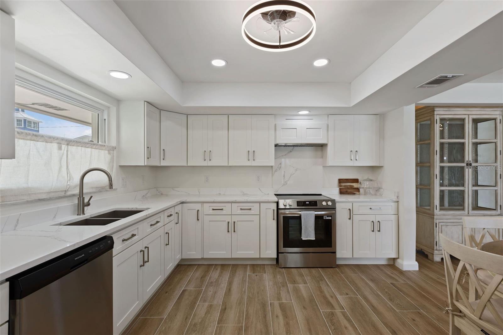 290 BAYSIDE DR