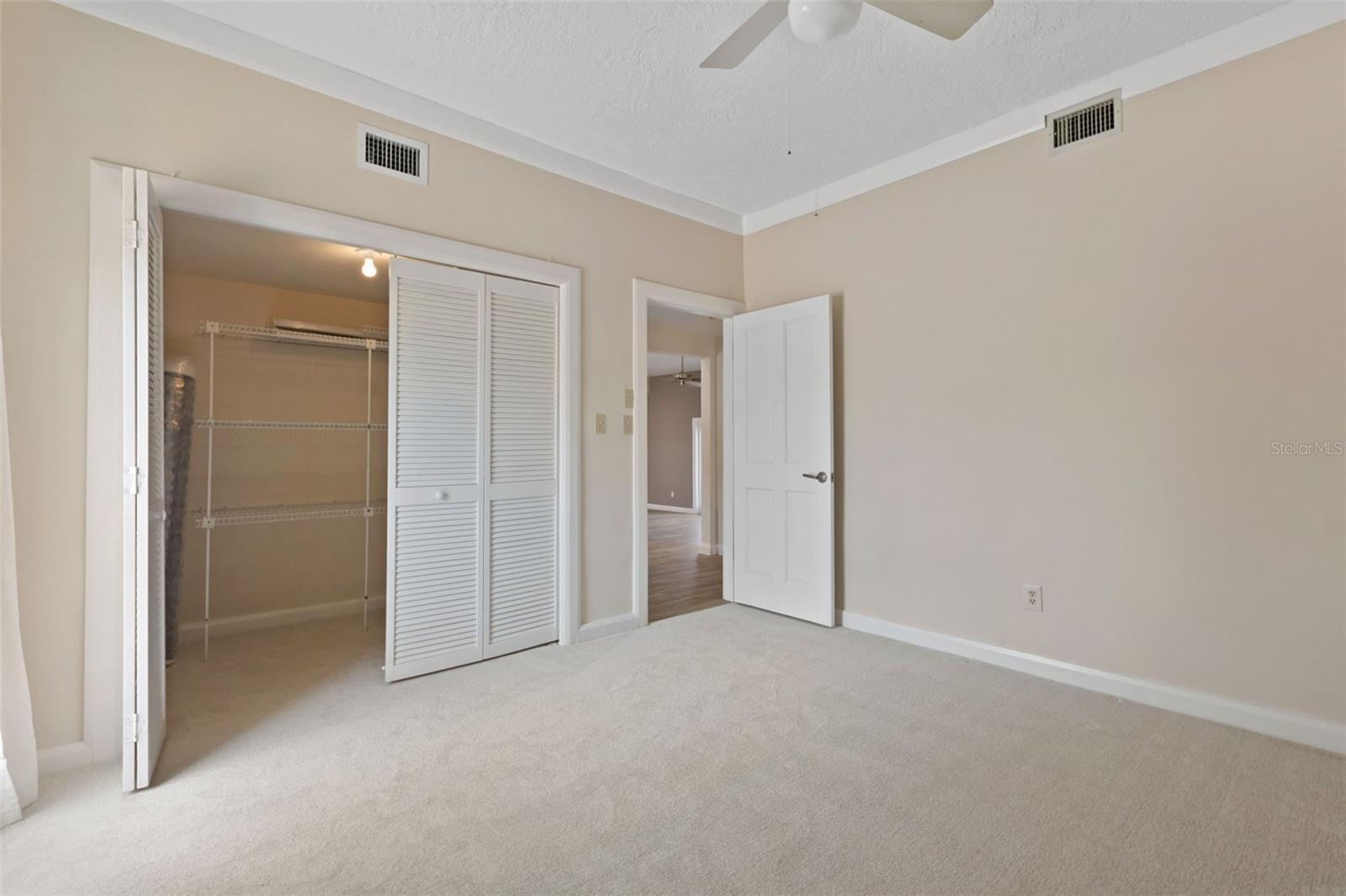 290 BAYSIDE DR