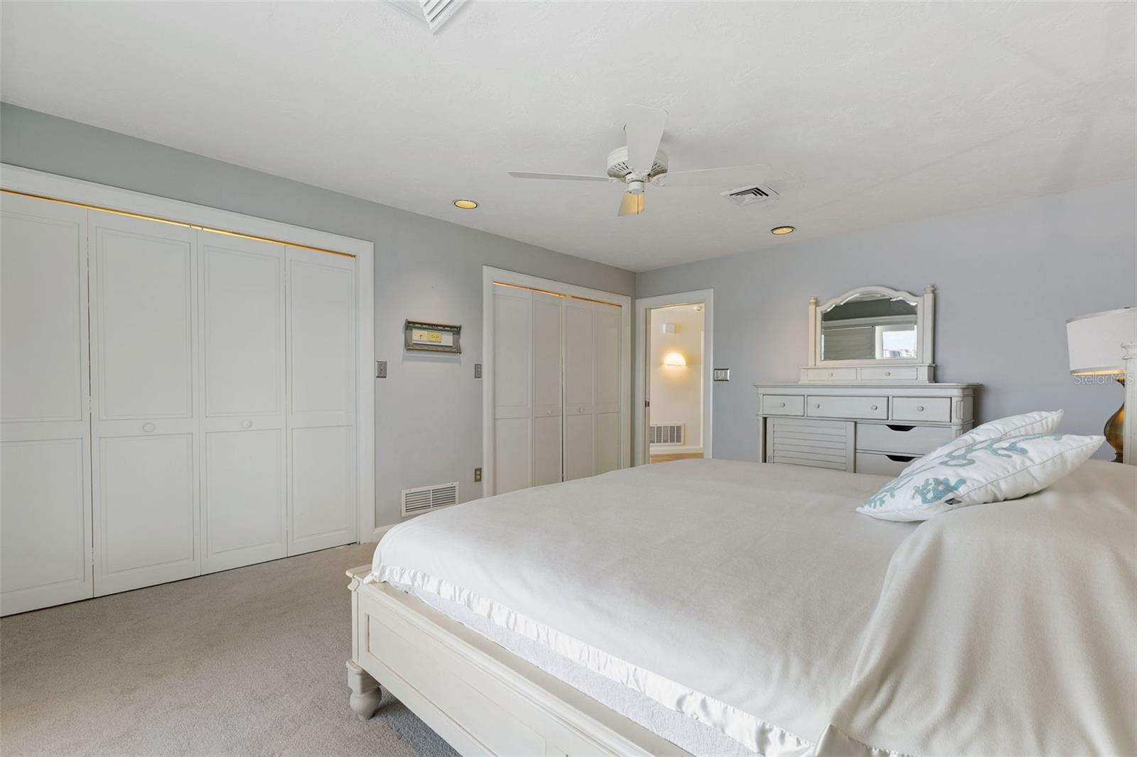 290 BAYSIDE DR