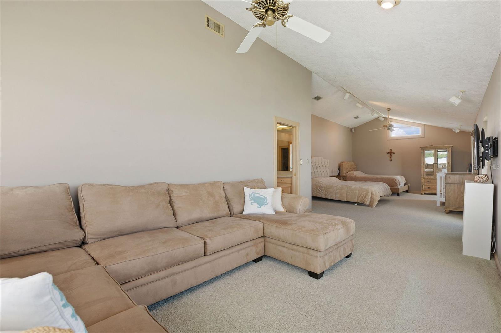 290 BAYSIDE DR