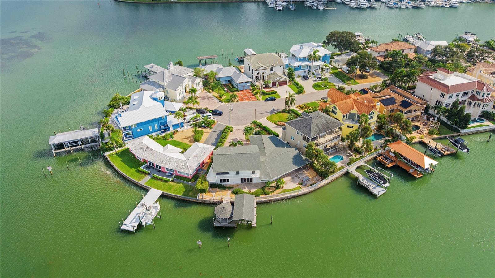 290 BAYSIDE DR