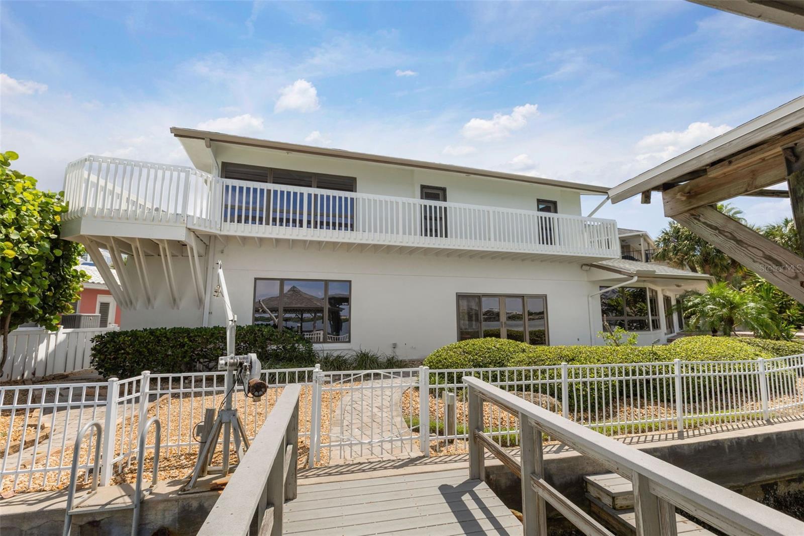 290 BAYSIDE DR
