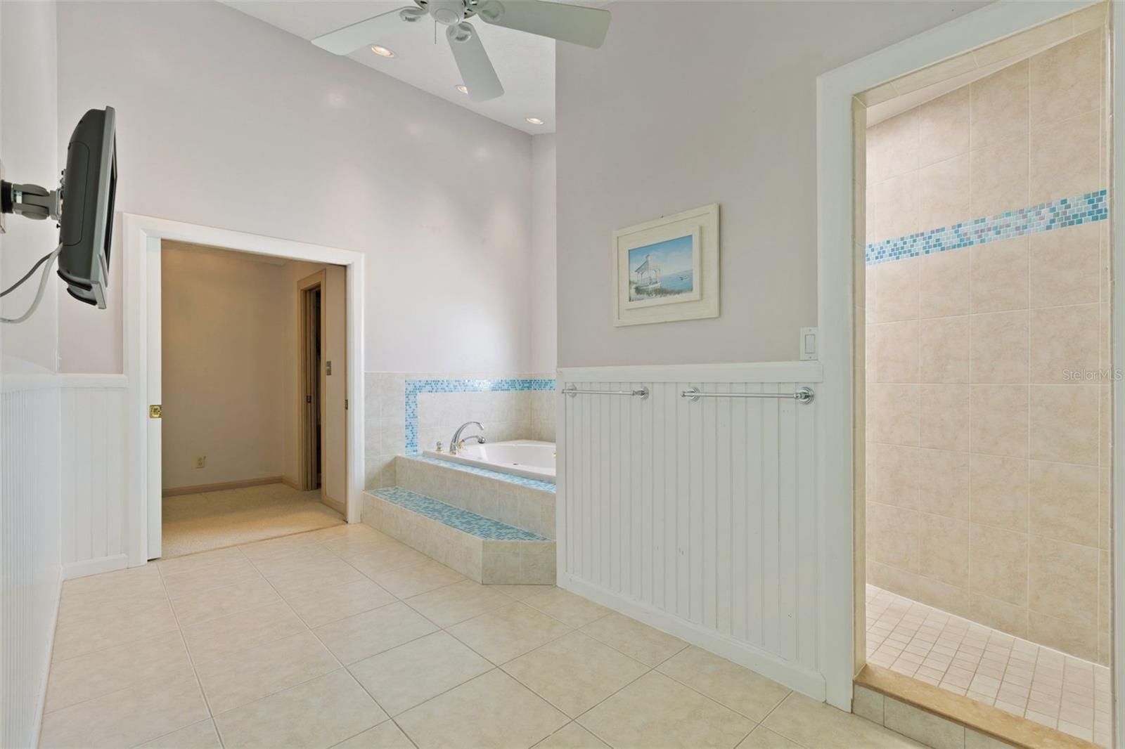 290 BAYSIDE DR