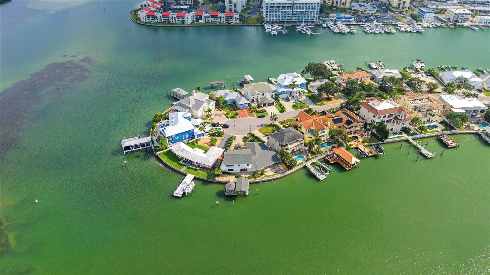 290 BAYSIDE DR