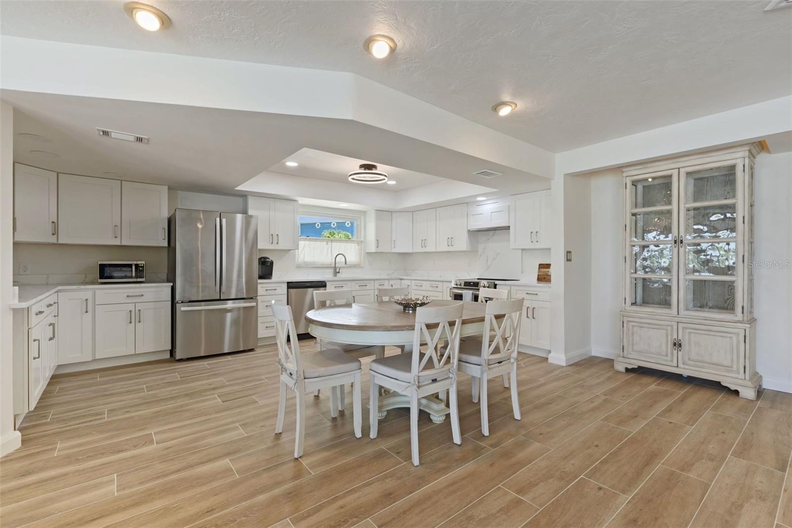 290 BAYSIDE DR