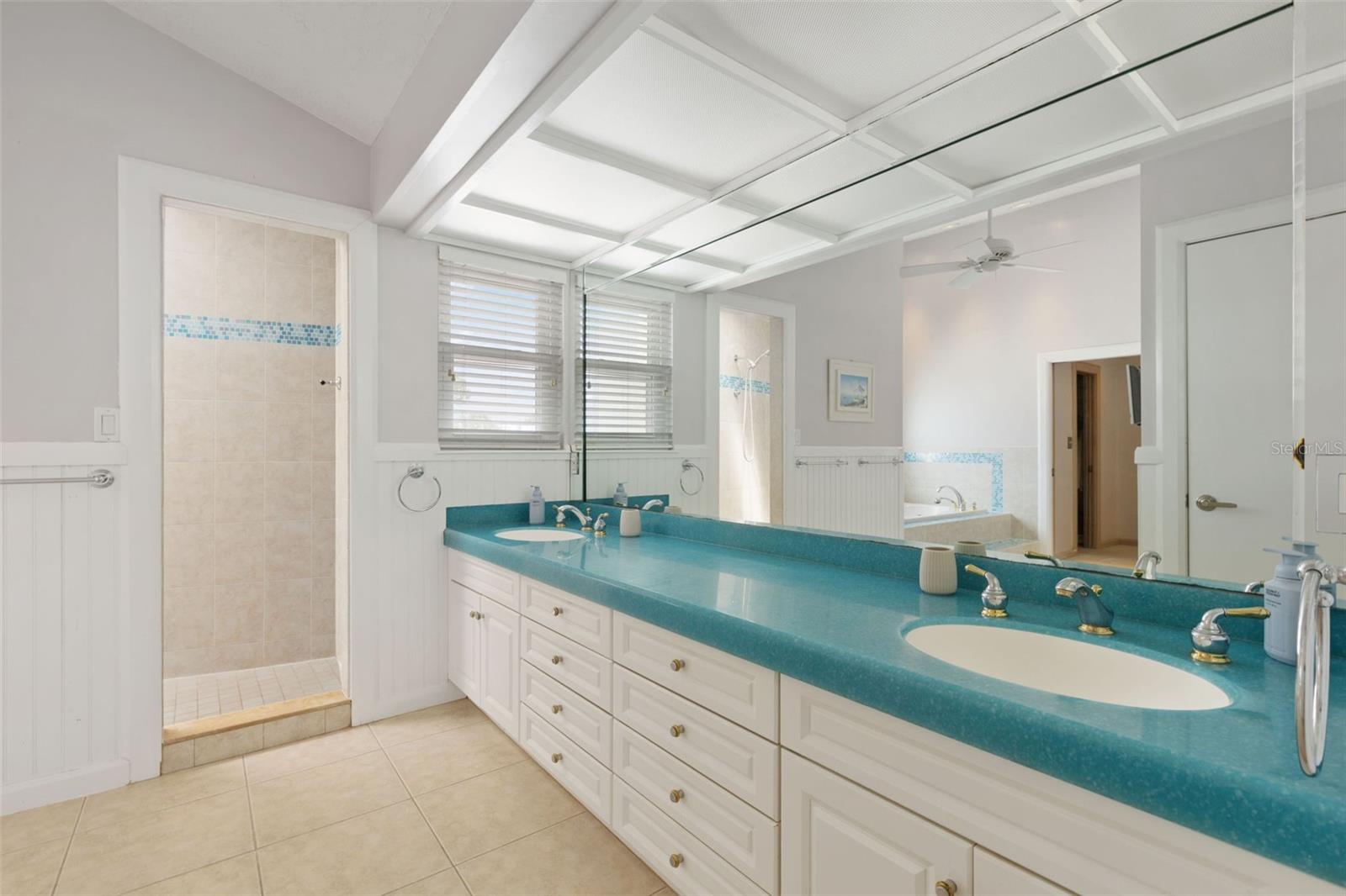 290 BAYSIDE DR