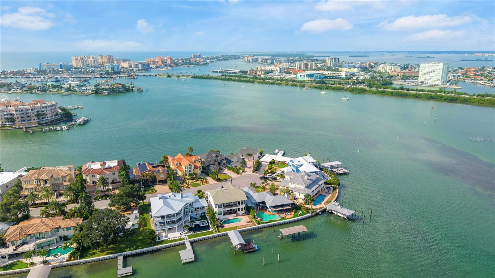 290 BAYSIDE DR