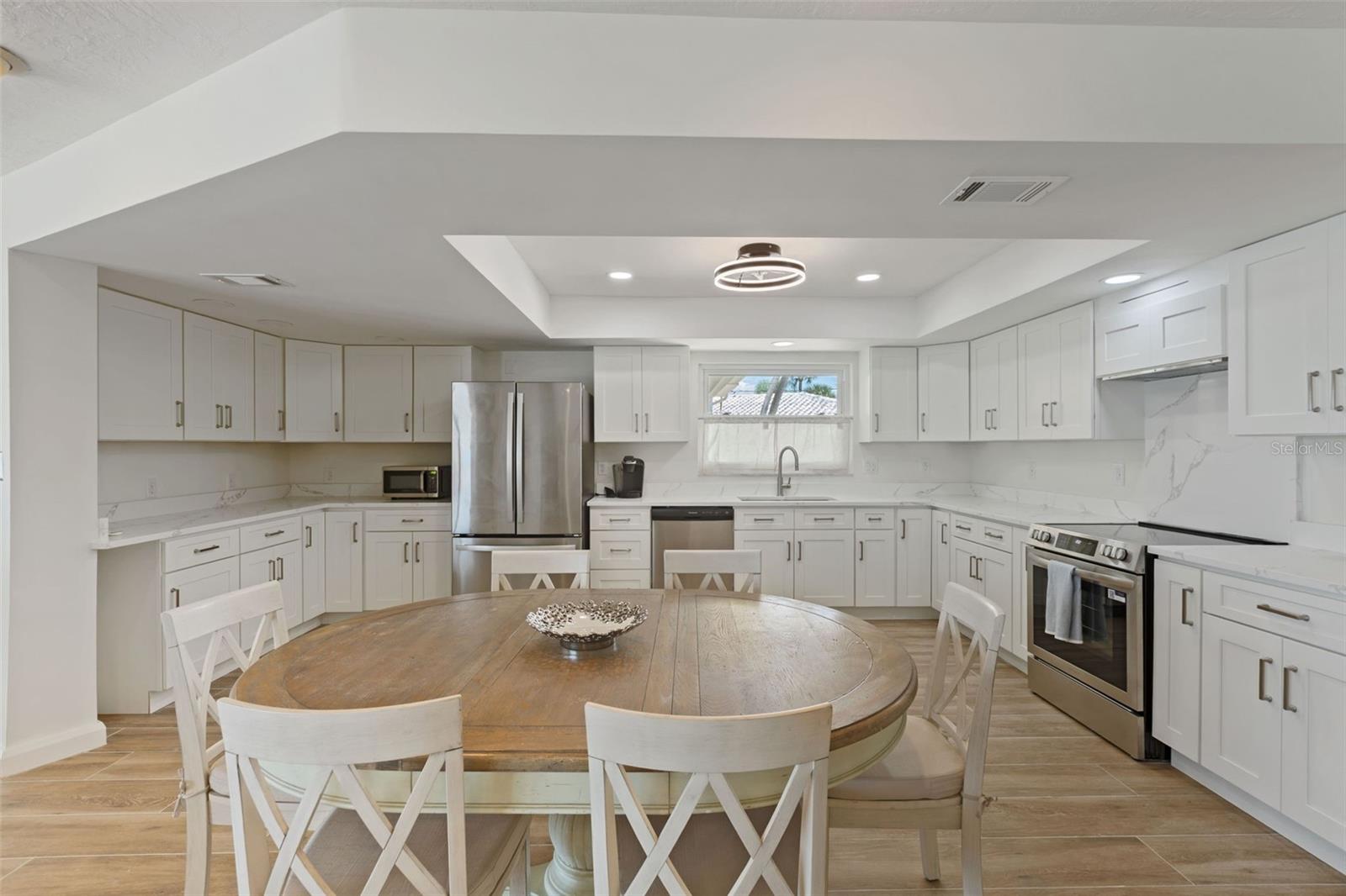 290 BAYSIDE DR