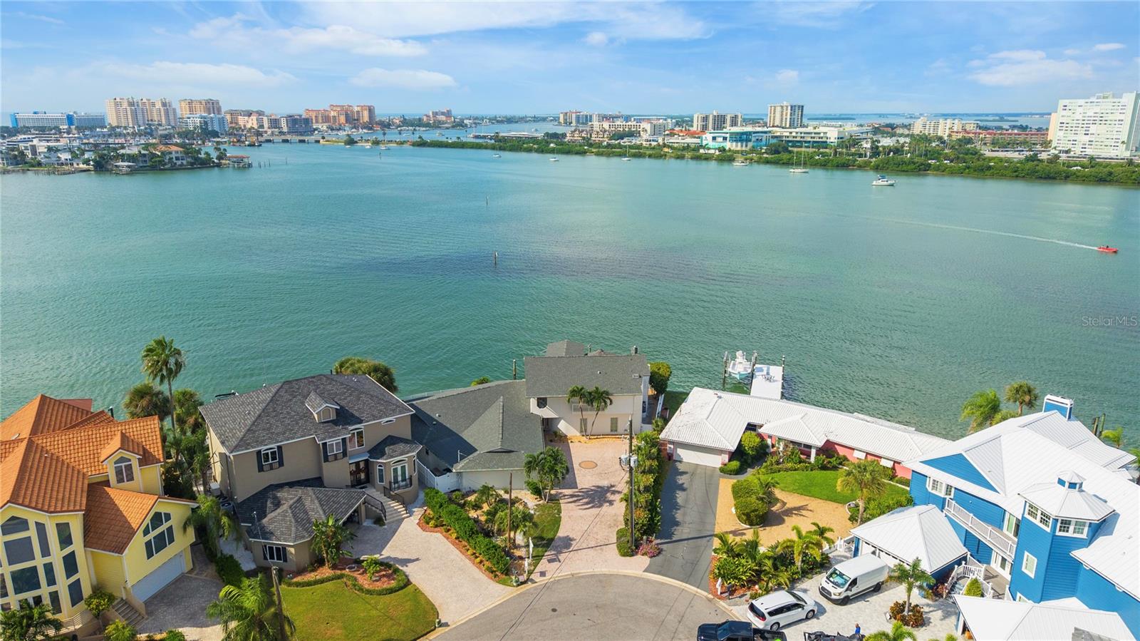290 BAYSIDE DR