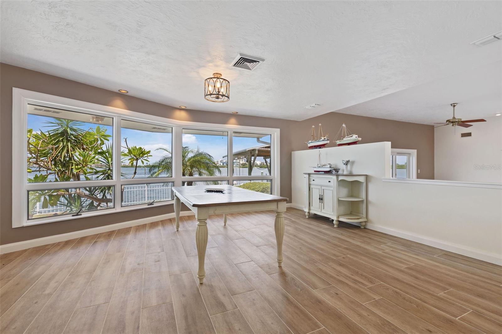 290 BAYSIDE DR