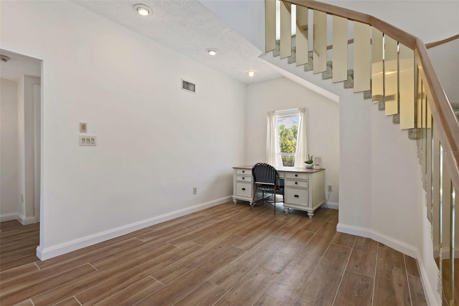 290 BAYSIDE DR