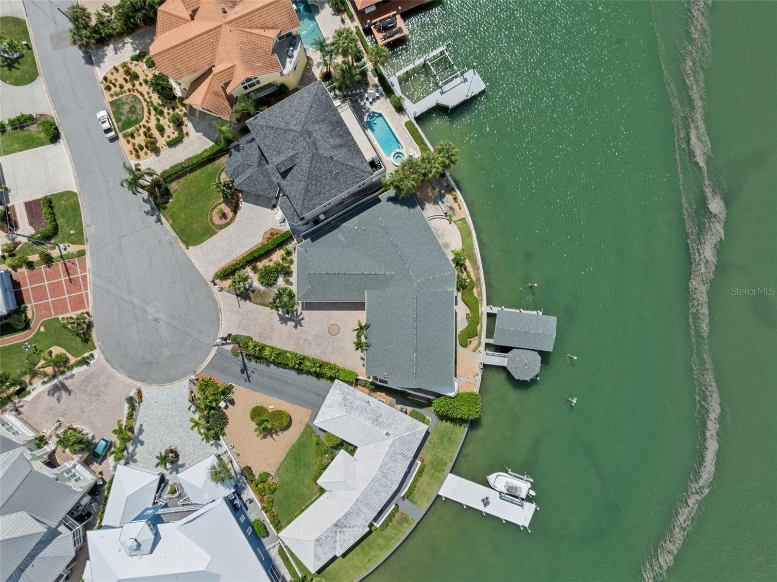 290 BAYSIDE DR