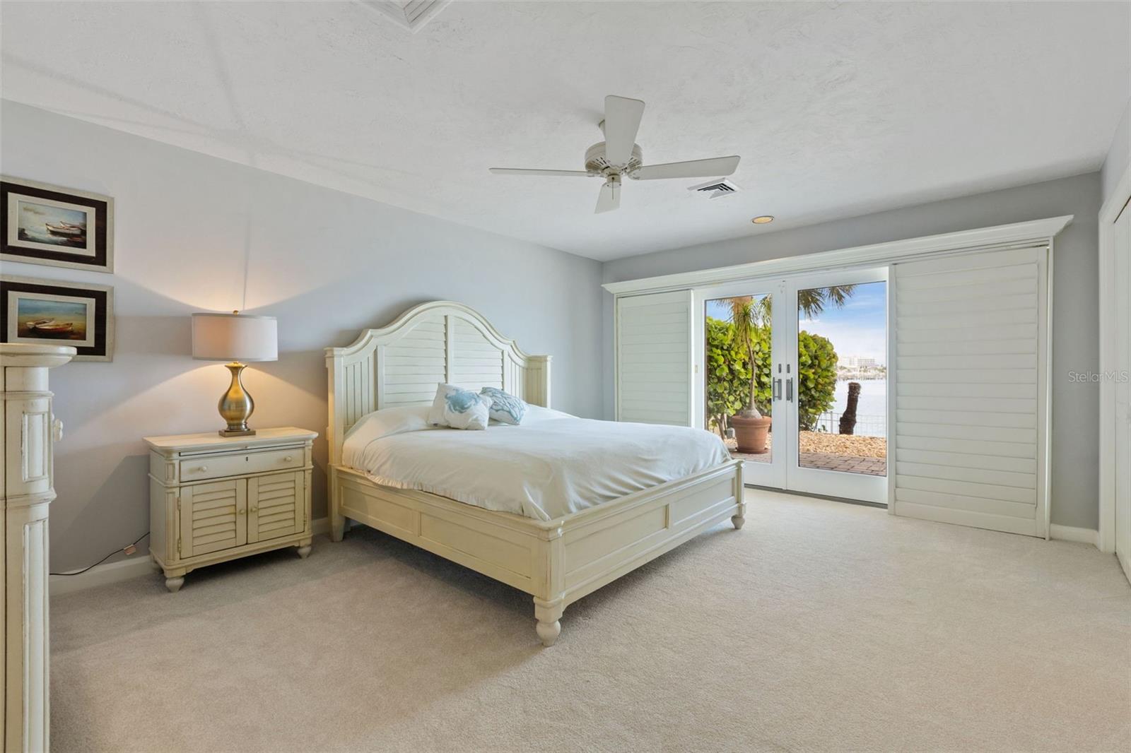 290 BAYSIDE DR