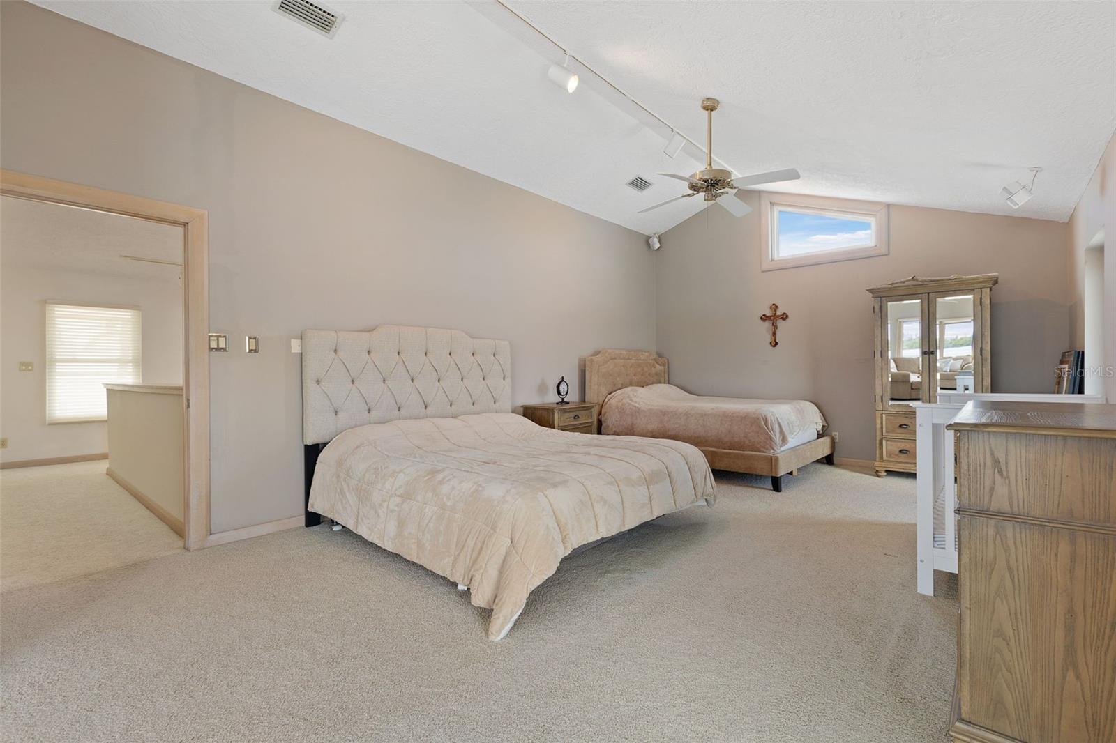 290 BAYSIDE DR